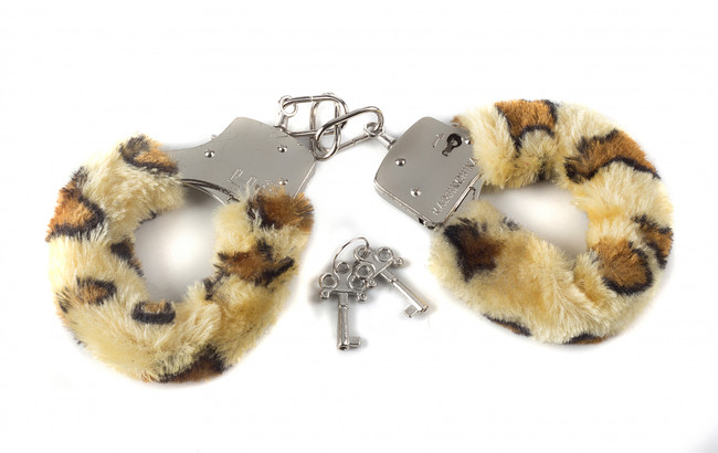 Металлические наручники с леопардовым мехом Furry Cuffs Leopard ( леопардовый с серебряным)