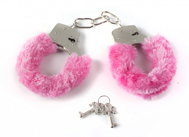 Металлические наручники с розовым мехом Furry Cuffs Pink  (розовый с серебряным)